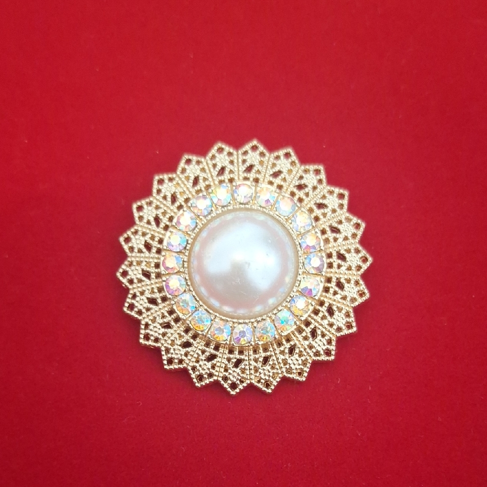 Elegant Iridescent Gold and Pearl Brooch